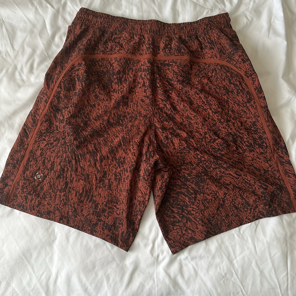 Men's Lululemon Black and Red Patterned Shorts Size Large - Picture 3 of 4